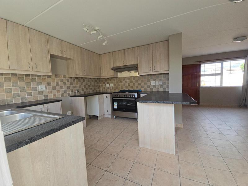 To Let 2 Bedroom Property for Rent in Admirals Park Western Cape